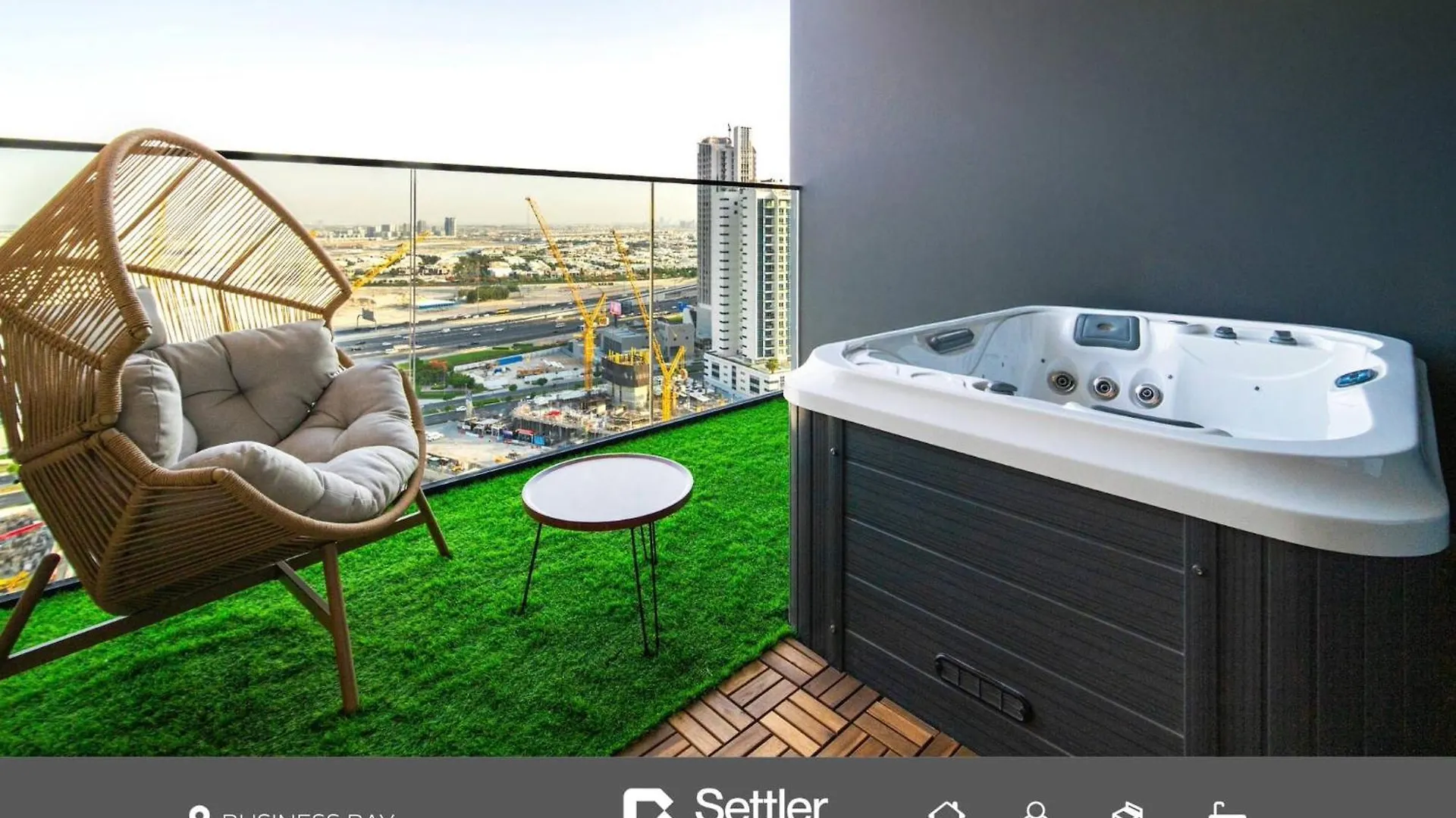 Your Private Jacuzzi On A High Floor Studio Dubai Apartment