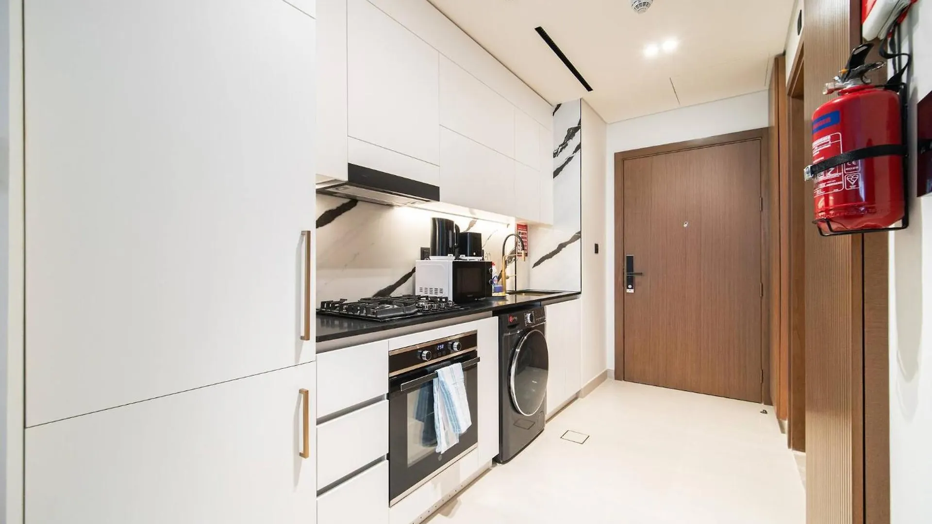 Your Private Jacuzzi On A High Floor Studio Dubai
