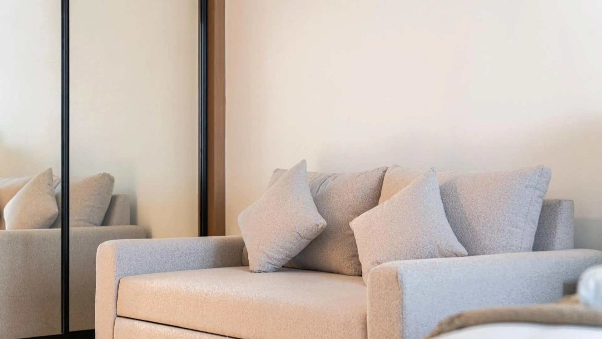 Your Private Jacuzzi On A High Floor Studio Dubai