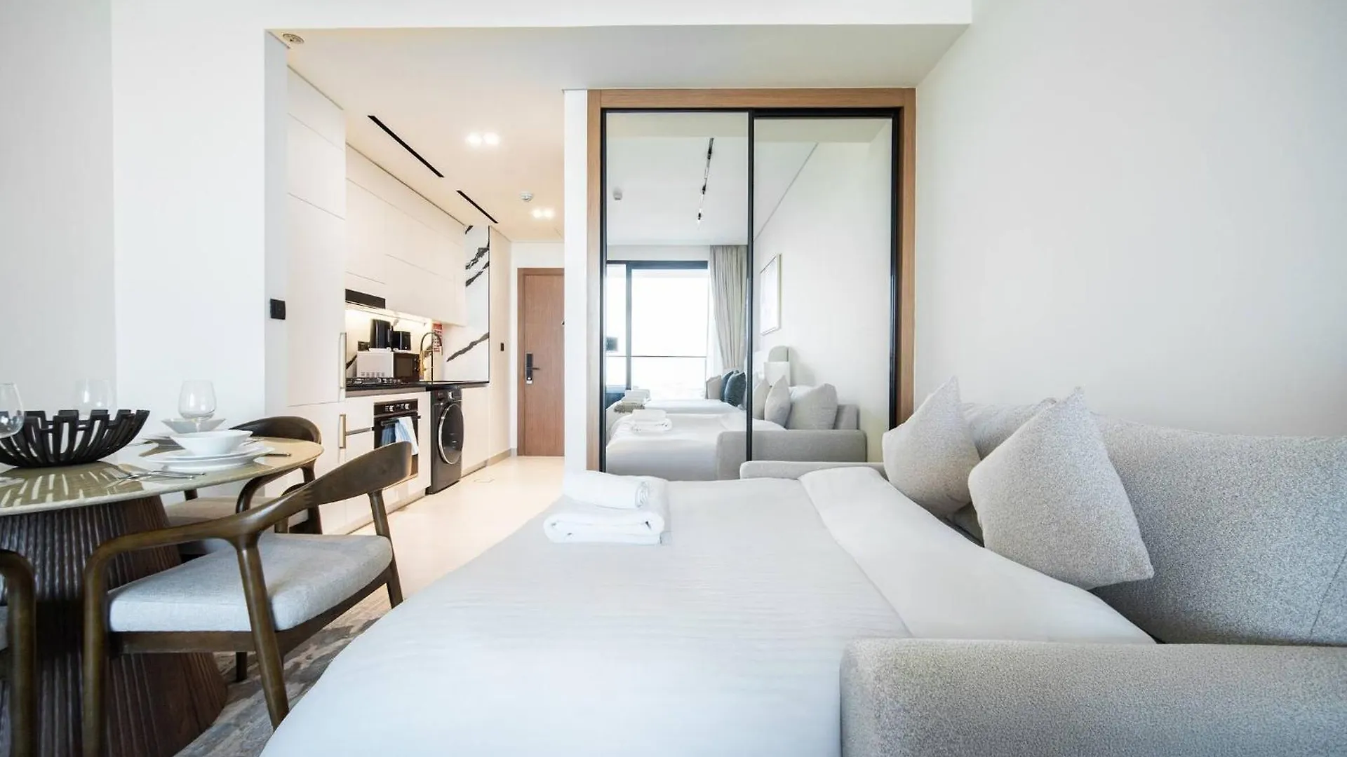 Your Private Jacuzzi On A High Floor Studio Dubai United Arab Emirates