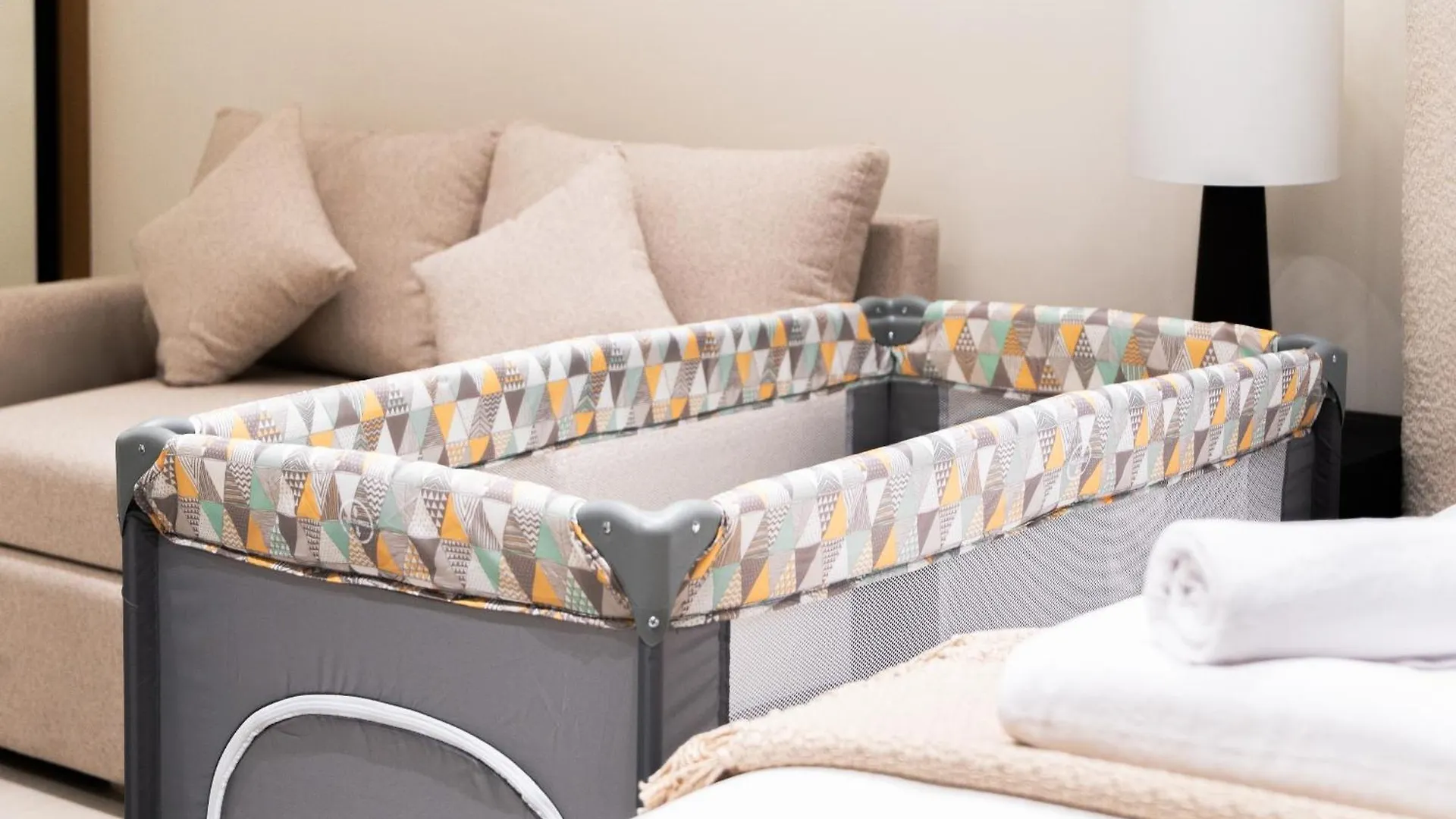 Your Private Jacuzzi On A High Floor Studio Dubai Apartment