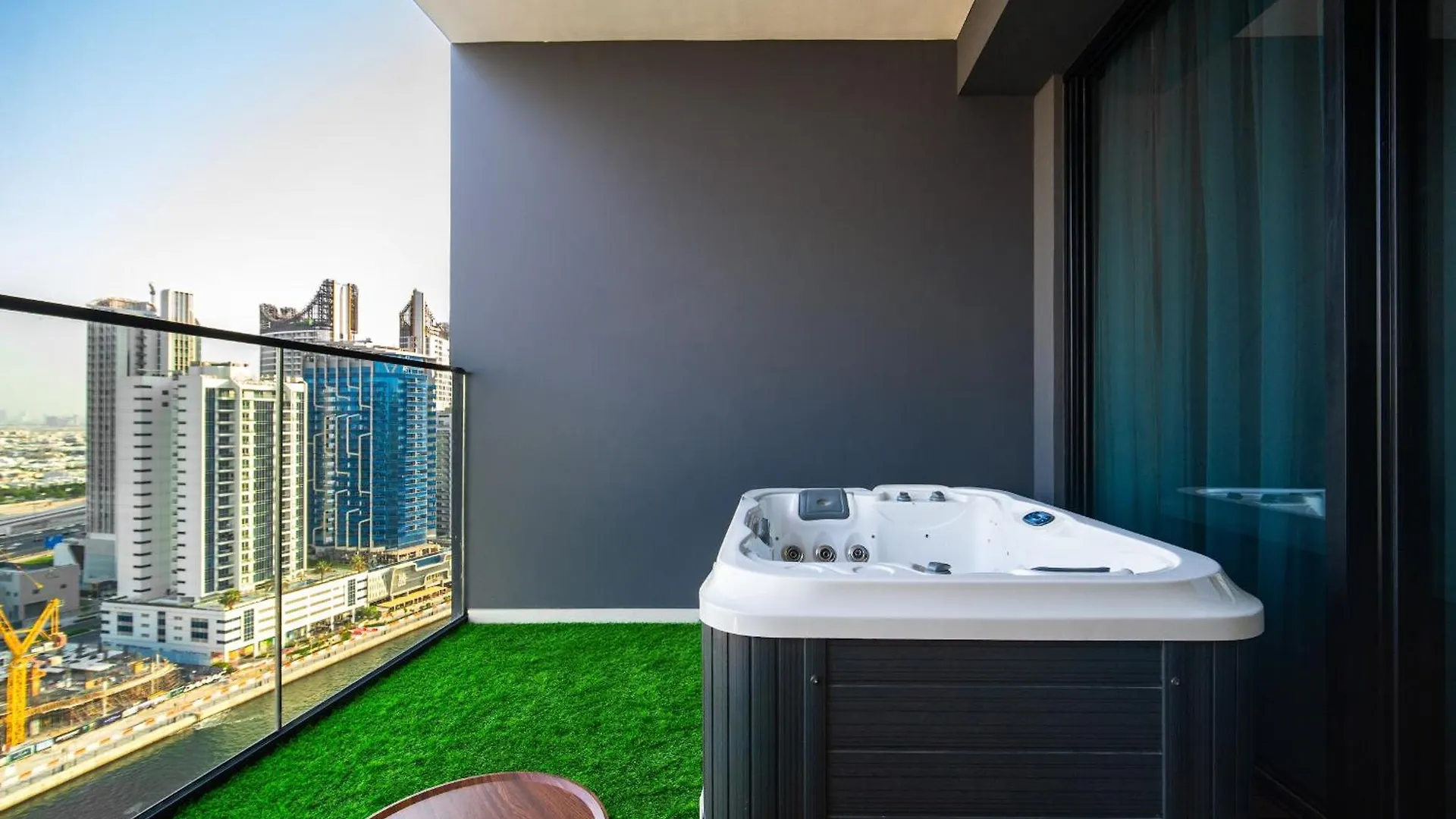 Your Private Jacuzzi On A High Floor Studio Dubai